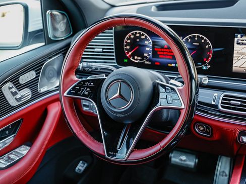 Used 2025 Mercedes-Benz Maybach GLS 600 4MATIC image 13