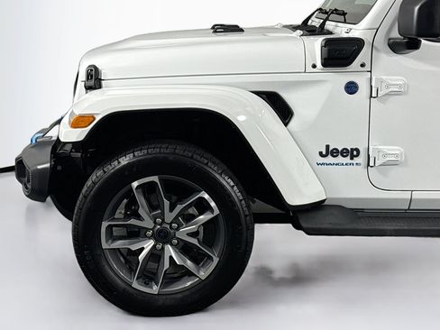 Used 2024 Jeep Wrangler Unlimited w/ Convenience Group AWD/4WD image 40
