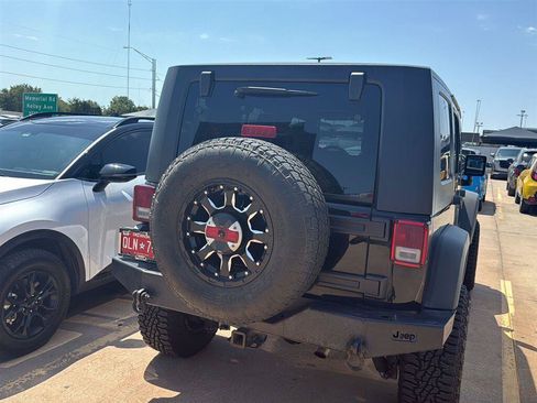 Used 2008 Jeep Wrangler Unlimited Rubicon w/ Dual Top Group AWD/4WD image 9