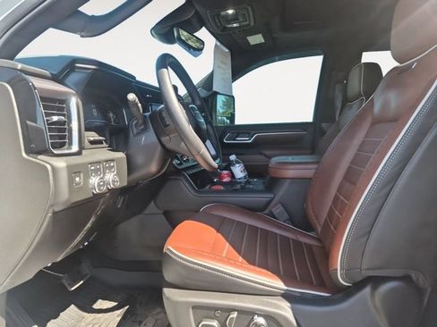Used 2025 GMC Sierra 2500 Denali Ultimate AWD/4WD image 9