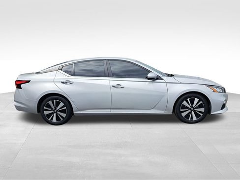 Used 2022 Nissan Altima 2.5 SV FWD image 7