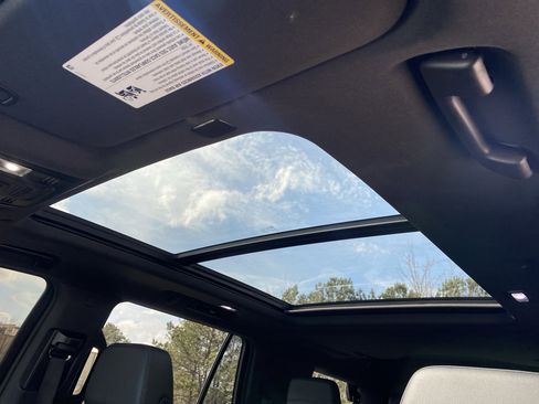 Used 2021 Chevrolet Tahoe Z71 image 10