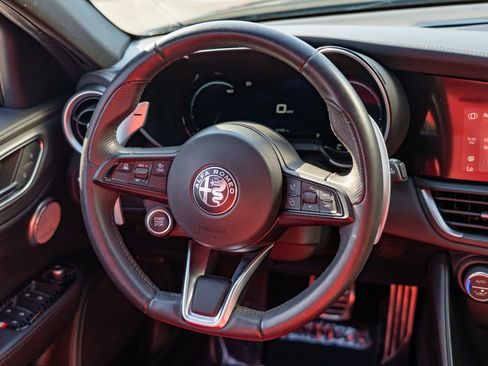 Used 2024 Alfa Romeo Giulia Veloce AWD/4WD image 23