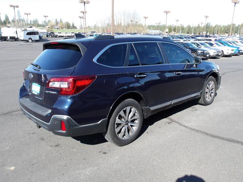 Used 2018 Subaru Outback 2.5i Touring AWD/4WD image 5
