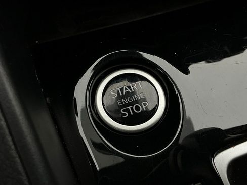 Used 2025 Nissan Versa SV image 22