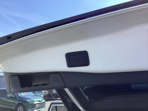 Used 2025 Toyota RAV4 XLE Premium image 15