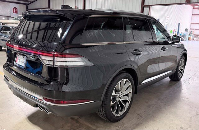 Used 2025 Lincoln Aviator Reserve w/ Illumination Package RWD image 3