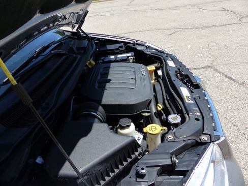 Used 2019 Dodge Grand Caravan SXT FWD image 18