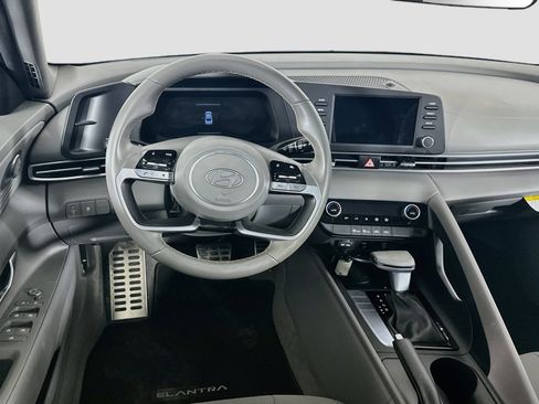 Used 2025 Hyundai Elantra Sport FWD image 17