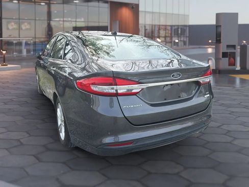 Used 2018 Ford Fusion SE w/ Fusion SE Technology Package FWD image 7