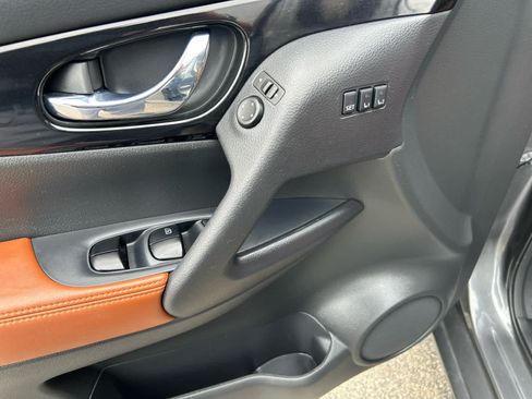 Used 2019 Nissan Rogue SL w/ Premium Package AWD/4WD image 11