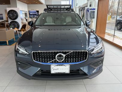 New 2026 Volvo V60 B5 Cross Country Ultra w/ Protection Package Premier