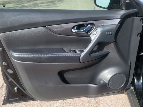 Used 2020 Nissan Rogue SV w/ Premium Package FWD image 24