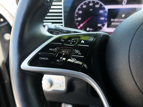 Used 2024 Mercedes-Benz GLE 450e 4MATIC image 13