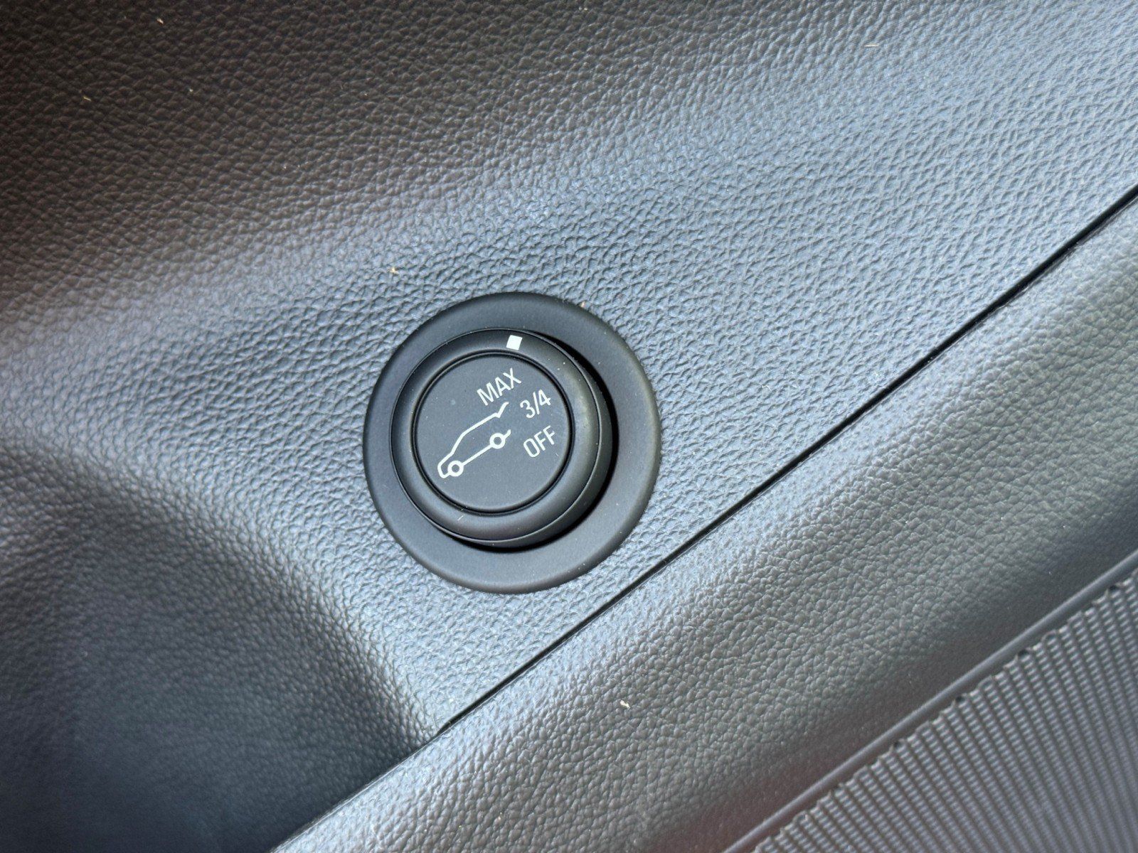 Used 2020 Buick Envision Premium w/ Driver Confidence Package AWD/4WD image 19