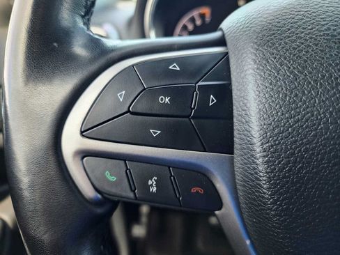 Used 2021 Jeep Grand Cherokee Laredo X AWD/4WD image 18