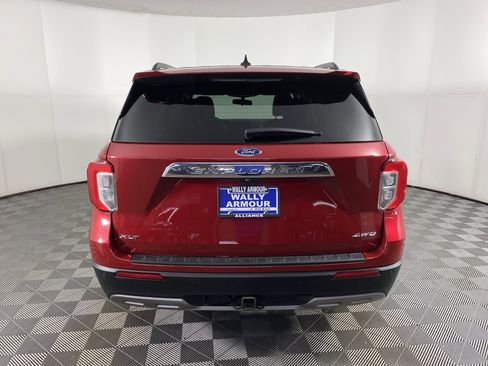 Used 2022 Ford Explorer XLT w/ Equipment Group 202A image 8