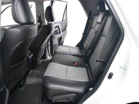 Used 2018 Toyota 4Runner SR5 Premium image 33