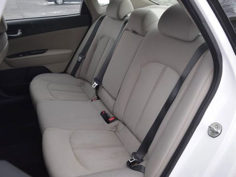 Used 2018 Kia Optima LX w/ 17" Alloy Wheels Package image 7