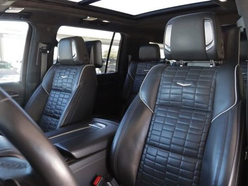 Used 2022 Cadillac Escalade ESV Sport Platinum w/ LPO, ONYX Package image 9