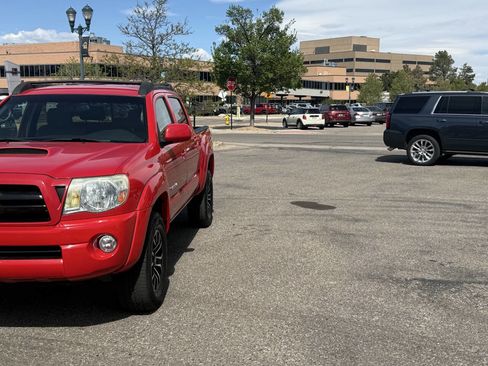 Used 2005 Toyota Tacoma 4x4 Double Cab image 2