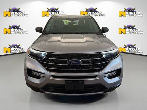 Used 2023 Ford Explorer XLT AWD/4WD image 2