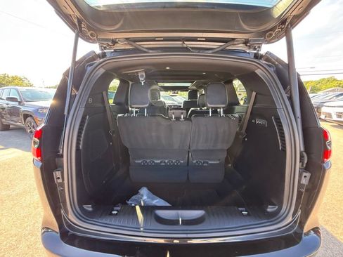 Certified 2022 Chrysler Pacifica Limited w/ S Appearance Package FWD image 26