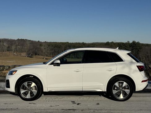 Used 2024 Audi Q5 Premium w/ Convenience Package image 14