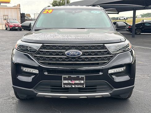 Used 2024 Ford Explorer XLT w/ Equipment Group 202A image 11