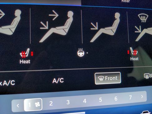 Used 2023 Chrysler Pacifica Touring-L image 21