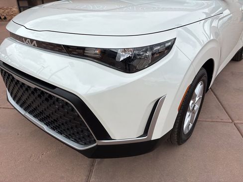 Used 2025 Kia Soul LX image 3