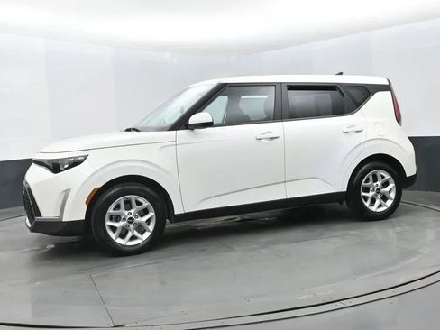 Used 2025 Kia Soul LX w/ LX Technology Package FWD image 5