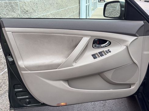 Used 2010 Toyota Camry FWD image 4