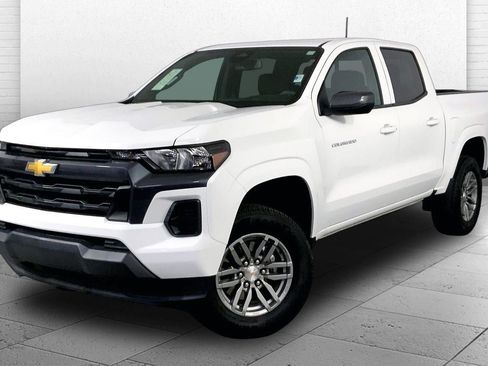 Used 2025 Chevrolet Colorado LT AWD/4WD image 12