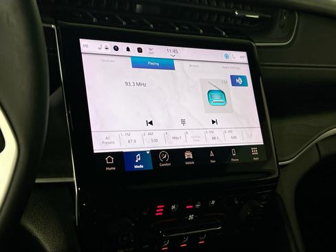 Used 2023 Jeep Grand Cherokee L Limited w/ Luxury Tech Group II image 15