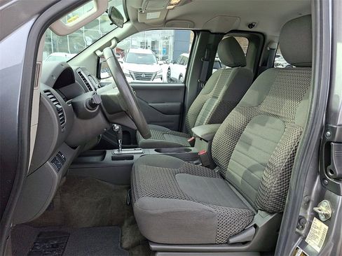 Used 2017 Nissan Frontier SV image 13