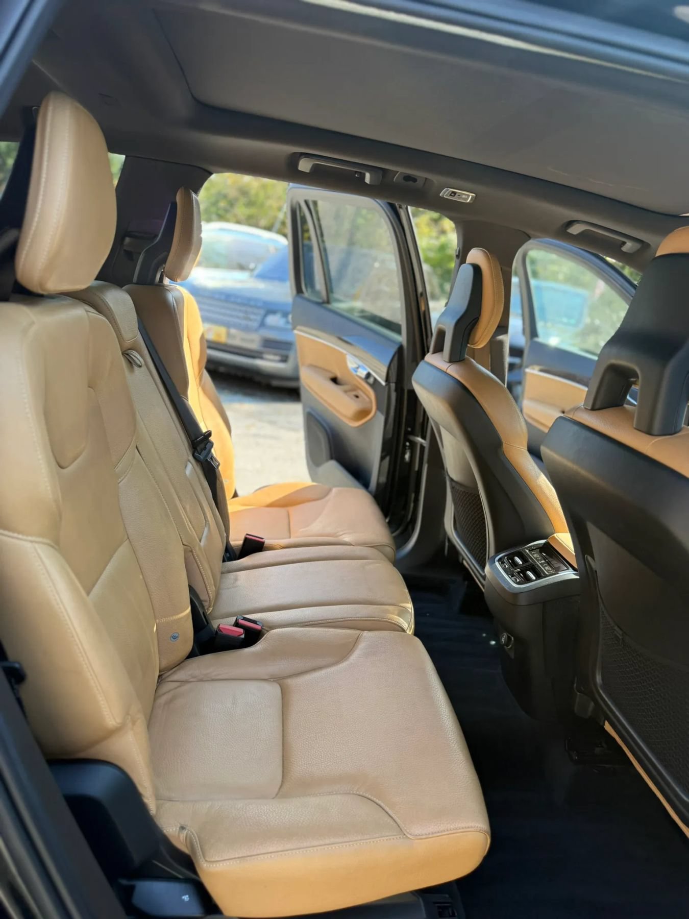 Used 2016 Volvo XC90 T6 Momentum w/ Momentum Plus Package AWD/4WD image 25
