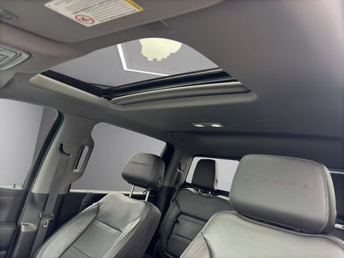 Used 2022 GMC Sierra 2500 Denali w/ Denali Ultimate Package image 22