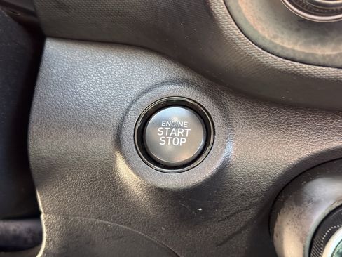 Used 2025 Hyundai Venue SEL FWD image 26