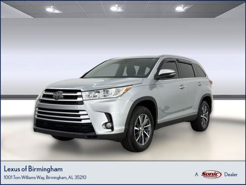 Used 2019 Toyota Highlander XLE FWD image 1