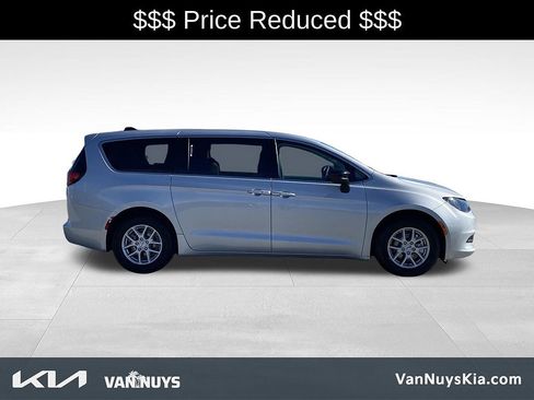 Used 2024 Chrysler Voyager LX FWD image 28