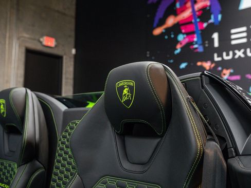 Used 2018 Lamborghini Huracan LP 580-2 RWD image 8