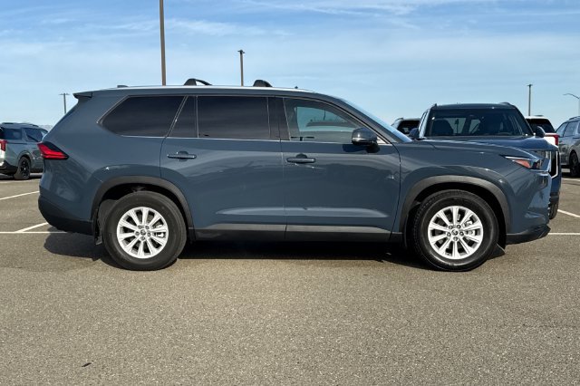 Used 2024 Toyota Grand Highlander AWD image 3