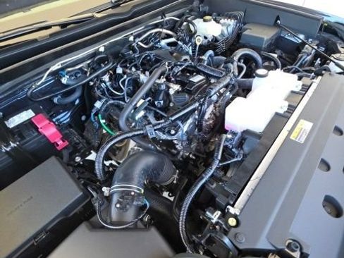 Used 2025 Toyota Tacoma SR5 AWD/4WD image 23