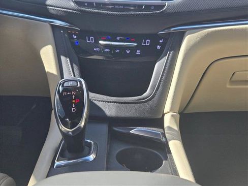 Used 2017 Cadillac XT5 Premium Luxury w/ LPO, Wheel Lock Package AWD/4WD image 18