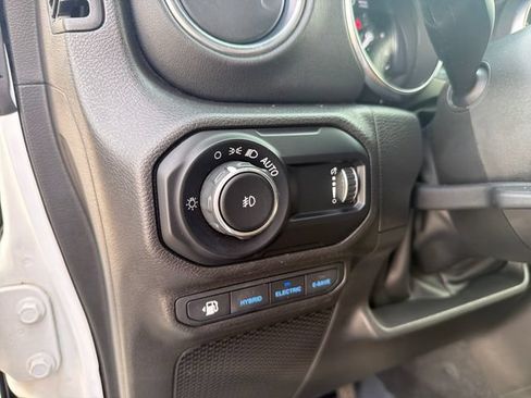 Used 2023 Jeep Wrangler Unlimited Sahara w/ Cold Weather Group AWD/4WD image 12