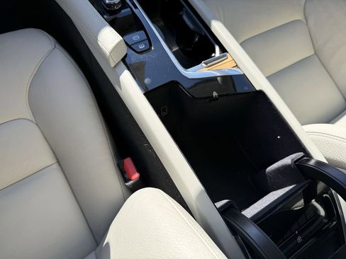 Certified 2022 Volvo XC90 T6 Momentum w/ Climate Package image 31