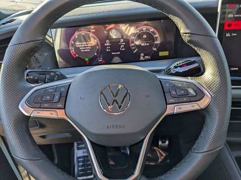 New 2026 Volkswagen Tiguan SE R-Line image 25