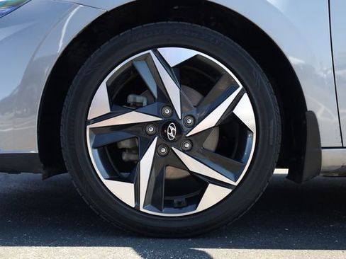 Used 2023 Hyundai Elantra SEL w/ Convenience Package image 7