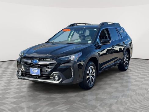 Used 2023 Subaru Outback Premium AWD/4WD image 4